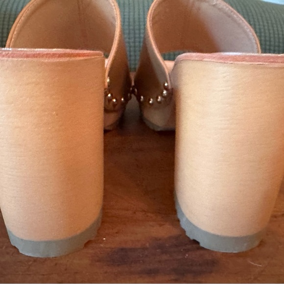 NWOT Madden Girl Camel Platform Block Heeled Slides - Picture 4 of 6